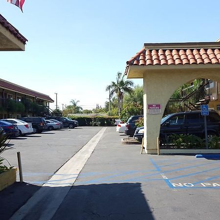 Anaheim Astoria Inn & Suites Exterior photo