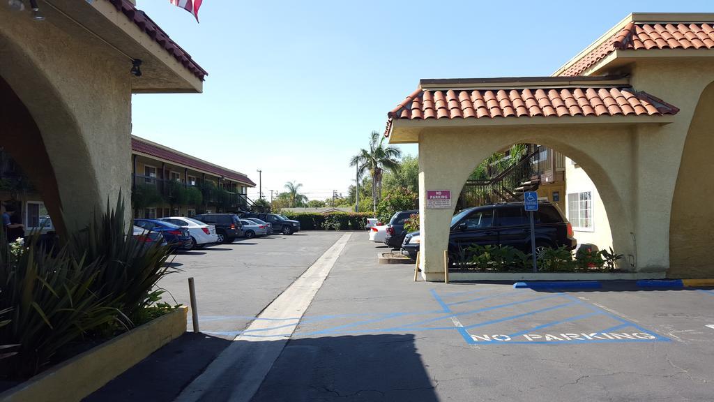 Anaheim Astoria Inn & Suites Exterior photo